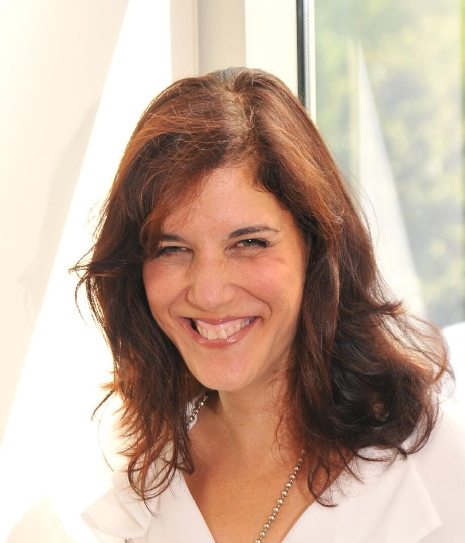 Suzanne Ostrow Headshot